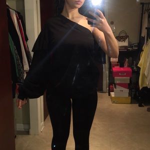 Black One Shoulder Sweater 🖤